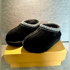 UGG Tasman II Moccasin (Toddler) size 7c, never worn!
